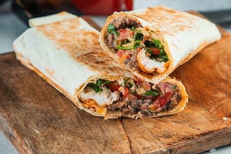 Шаурма смешанная в лаваше