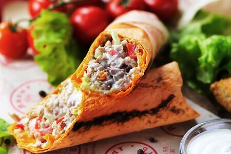 Шаверма в сырном лаваше