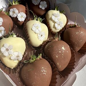 Клубника в шоколаде h