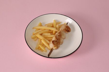 Шашлычок из курицы с картофелем фри