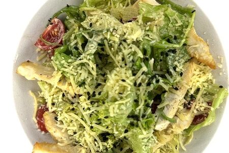 Салат с курицей и чукой