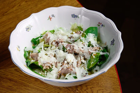 Салат с уткой и сыром Пекорино