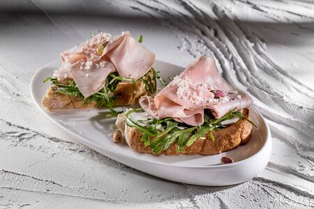 Брускетта с мортаделлой