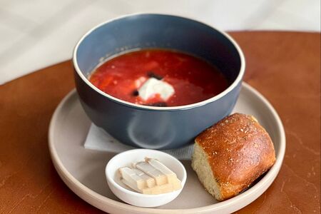 Борщ со сметаной и салом 