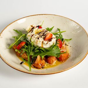 Буррата, томаты, рукола