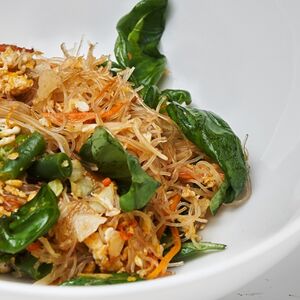 Пад Кхи Мао с цыпленком