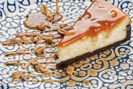 Чизкейк Сникерс