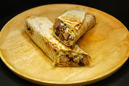 Фахитос с курицей в лаваше