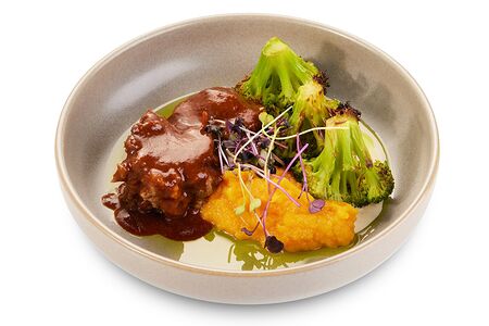 Говяжьи щёчки с брокколи