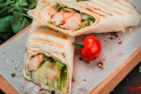 Шаурма с лососем и креветкой