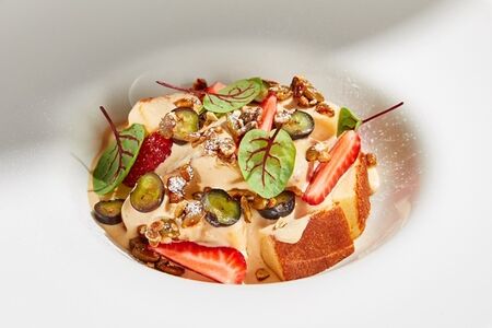 Бисквит с муссом из варёной сгущенки