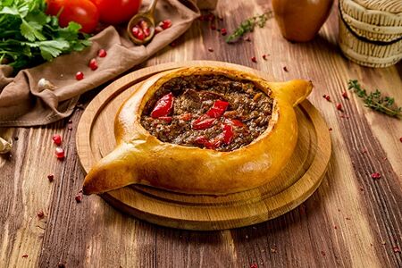 Хачапури по-аджарски с чашушули