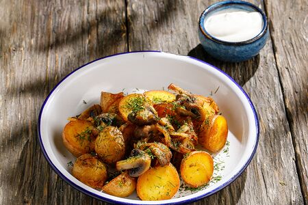 Картофель, жаренный с грибами