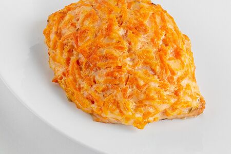 Кета, запечённая под овощами