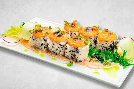 Запеченный ролл с копченой курицей