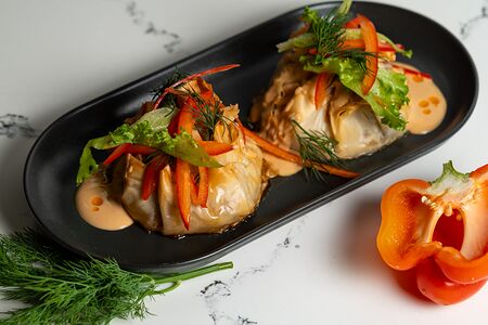 Судак в тесте фило с грибами унаги и соусом из раков