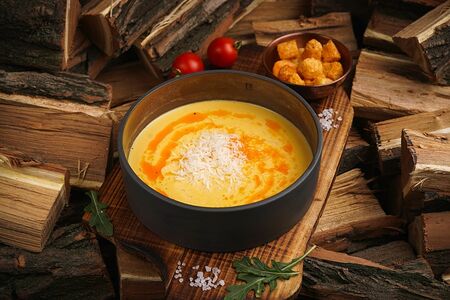 Крем-суп сырный с крутонами