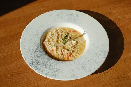 Ризотто с розмарином и помидорами