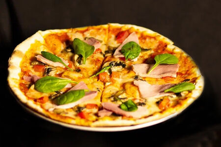 Пицца с тамбовским окороком и грибами