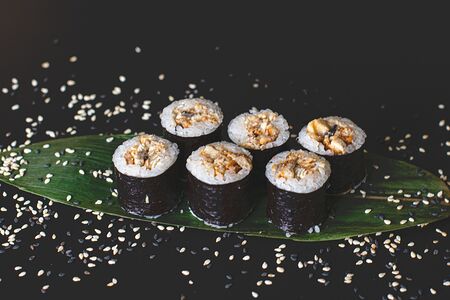 Мини-ролл с угрём