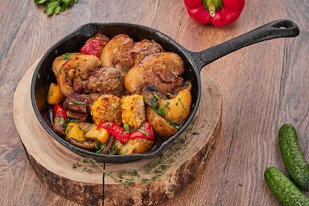 Свиной рябчик с картофелем на сковороде