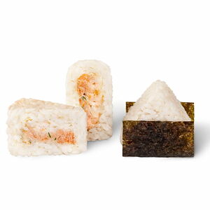 Онигири с лососем-гриль