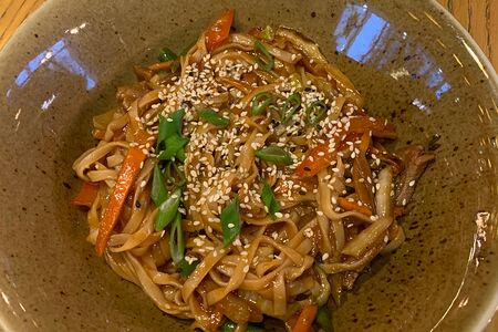 Wok с рисом и свининой 