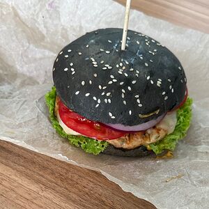 Чёрный Бургер с куриной сочной котлеткой