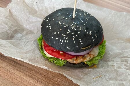 Чёрный Бургер с куриной сочной котлеткой