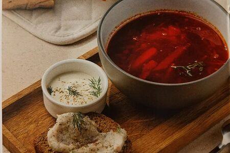 Борщ со сметаной и домашним салом