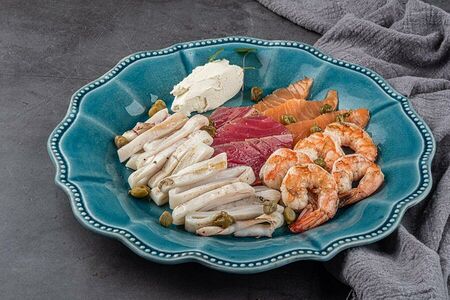 Тарелка рыбных деликатесов