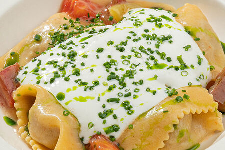 Равиоли с уткой и томатами