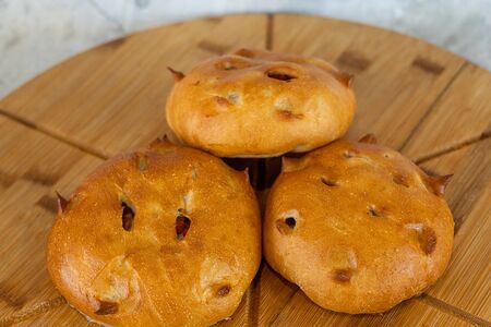 Булочка с яблоком и корицей 