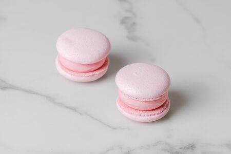 Макарон Клубника-ваниль