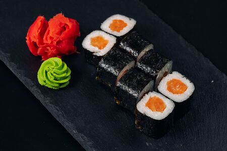 Хосомаки с форелью