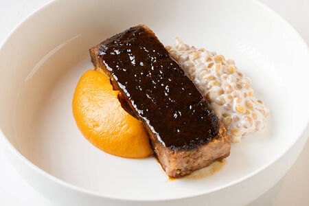 Томленый ягненок с полбой и трюфельным соусом