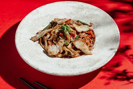 Удон с говядиной в устричном соусе 