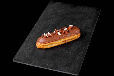Эклер шоколадный