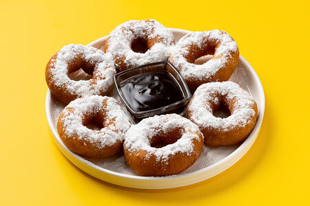 Пончики в сахарной пудре