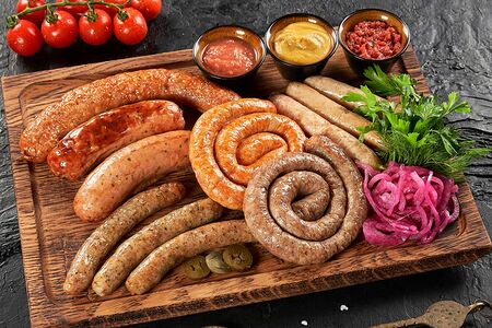 Ассорти из домашних колбас