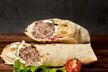 Люля-кебаб из говядины в лаваше