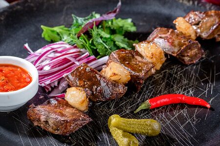 Шашлык из бараньей печени с курдюком