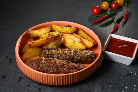 Люля-кебаб на углях с картофелем по-деревенски