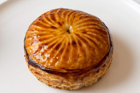 Слоеный пирог с цветной капустой