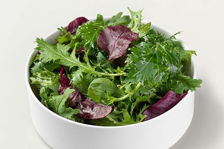 Боул с миксом зелёных салатов