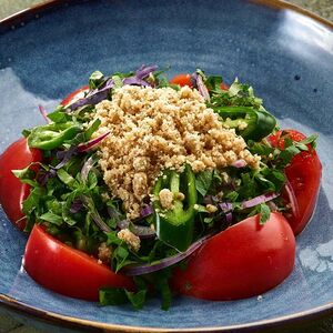 Овощной салат по-грузински с орехами