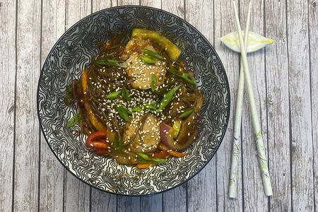 Соба со свининой в соусе тонацу