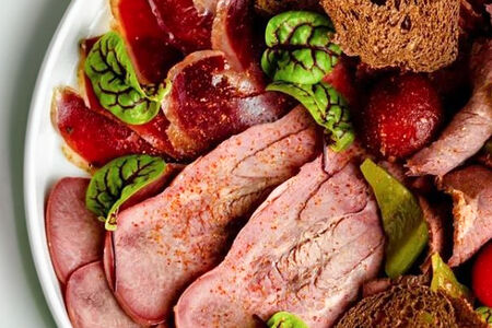 Мясные деликатесы