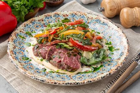 Салат с ростбифом