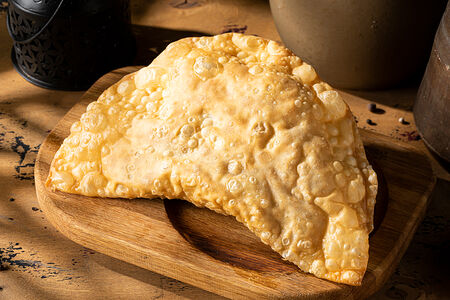 Чебурек с сыром сулугуни (1 шт)